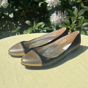 EUC Jimmy Choo size 39.5 black leather Waine flats with gold chainmail at toe.